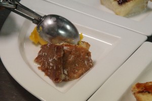 Torrija de coco con helado de mango