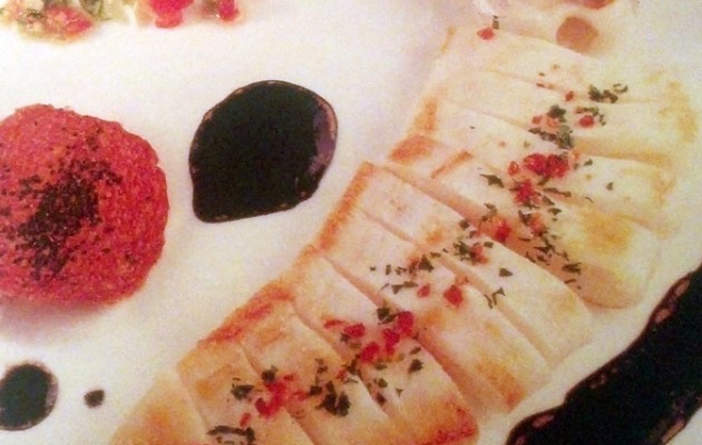 Receta: Begihandi a la plancha sobre salteado de hongos y galleta de ajo