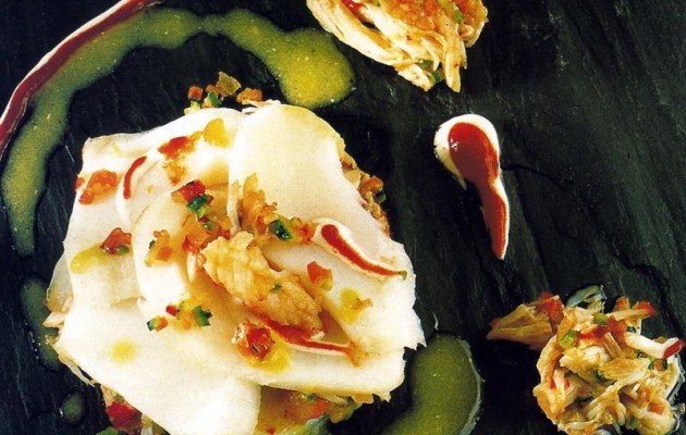 Recetas: Ensalada de bacalao y vinagreta de centollo sobre patatas a la canela