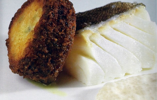 Receta: Torrija de bacalao con su taco ahumado y salsa batida de hongos