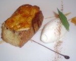 Receta: Torrija de pan caramelizada con helado de arroz con leche