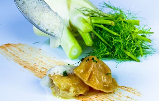 Receta: Raviolis de cigala con sopa de hinojo