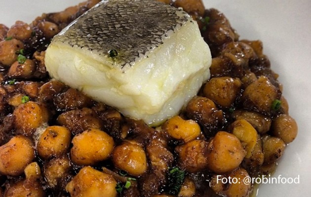 Receta: Garbanzos estofados con bacalao y morcilla