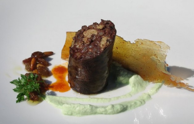 Receta: Morcilla de foie grass y hongos con cristal de pimientos y puerro ahumado