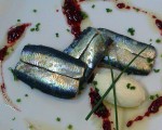 Receta: Sardina ahumada sobre mousse de ajoblanco y gel de tomate