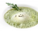Receta: Huevo a baja temperatura sobre royal de foie, jugo de champiñones y aire de rúcula y ajo tiernos