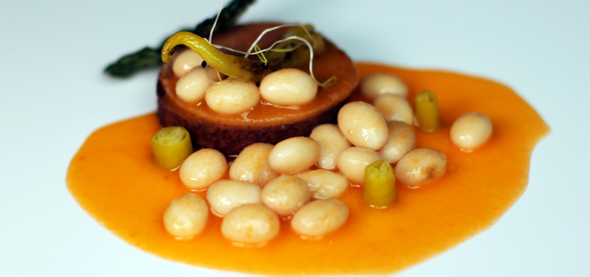 Montadito de morcilla y papada de EuskalTxerri con pochas