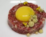 Receta: Steak tartar de ganado mayor con mostaza