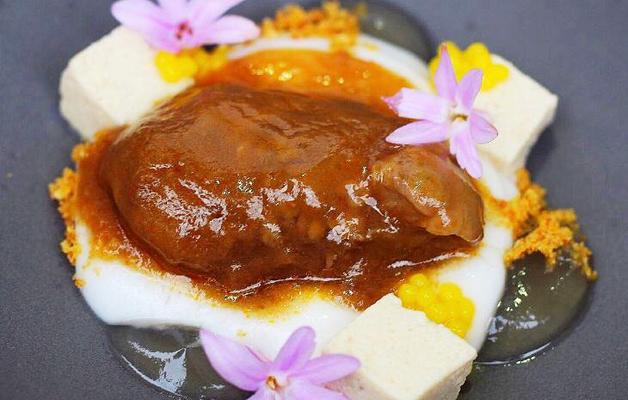 Receta: Castañuela ibérica, coco y yuzu