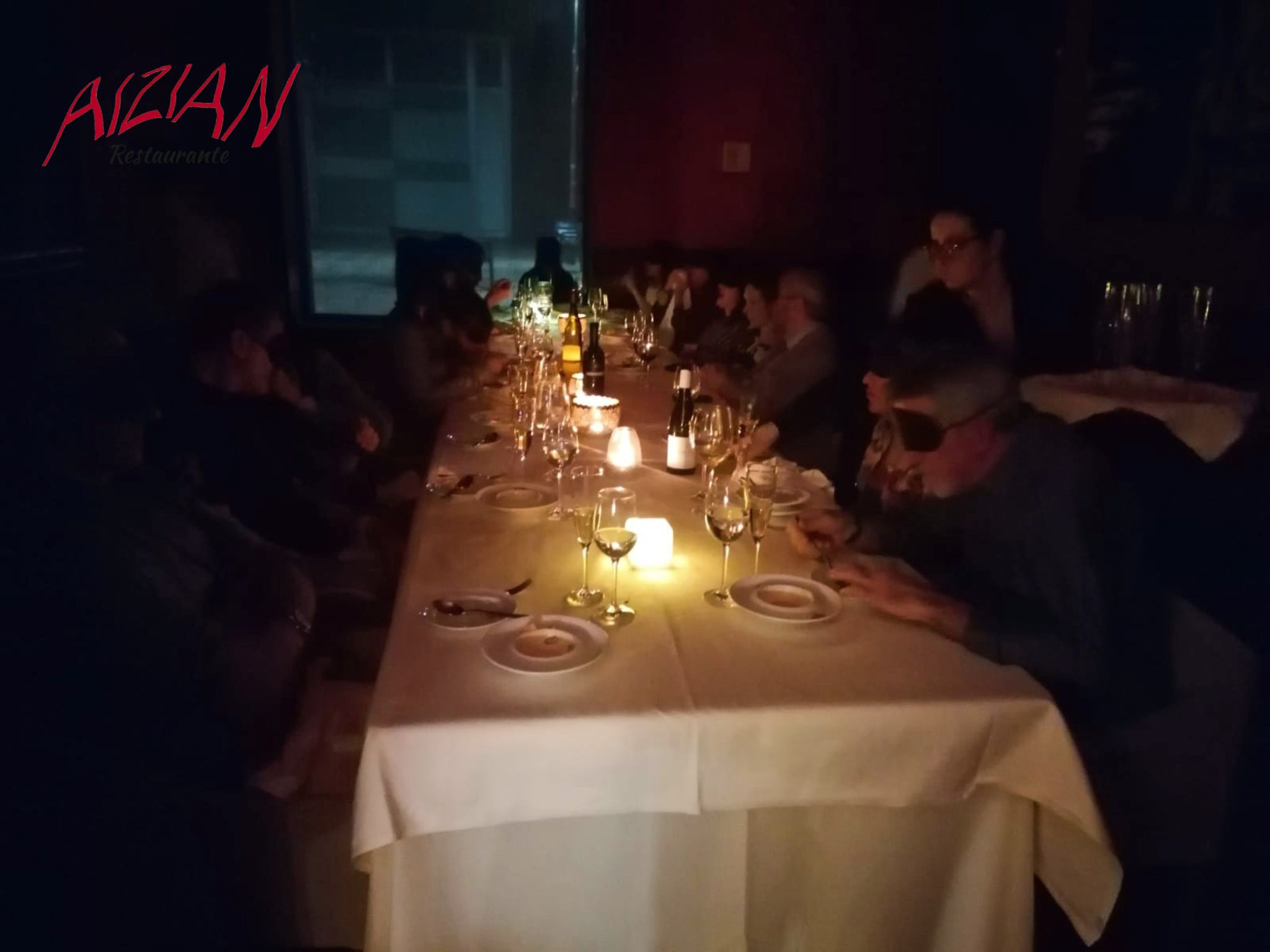 cena a ciegas aizian invitados participantes
